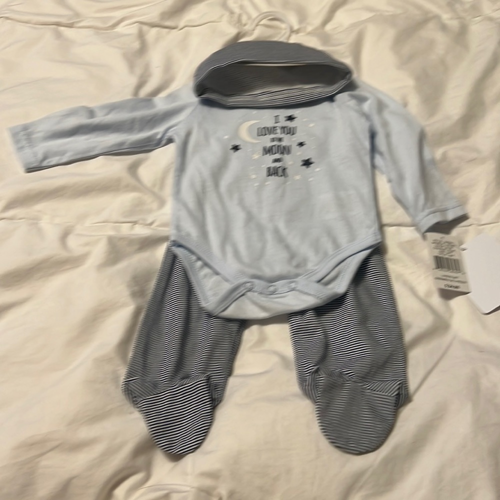 6m baby boy outfit set with hat. NWT “I love you to the Moon and Back”